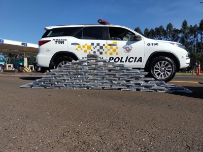 Quarteto é preso com 80 quilos de pasta base de cocaína em fundo falso de carro do Paraguai em Santa Cruz do Rio Pardo 