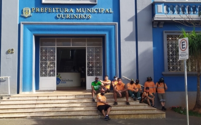 Ignorados pelo prefeito Lucas, coletores de Ourinhos fazem protesto em frente a Prefeitura de Ourinhos; confira ao vivo 