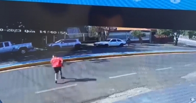 Vídeo de câmera de segurança mostra suspeito de furto a residência que bandidos levaram cerca de R$5 mil em Ourinhos