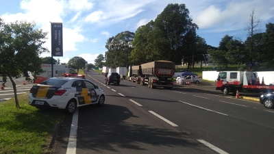 Caminhoneiros recebem doses da vacina da gripe em postos instalados nas rodovias da região