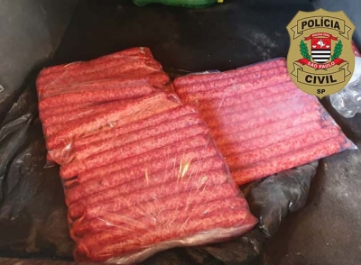  Após encontrar carnes em condições deploráveis, operação lacra açougue clandestino no interior