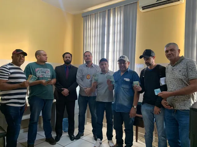 Motoristas recebem reembolso de R$ 3,6 mil após terem caído em golpe de cursos profissionalizantes para obtenção de emprego