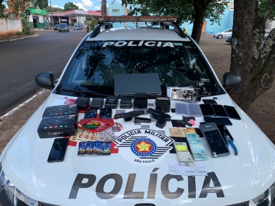 Dupla é presa por porte ilegal de arma e jogo de azar em Santa Cruz do Rio Pardo