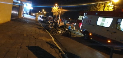 Dois jovens ficam feridos após colisão entre duas motos em Ourinhos 