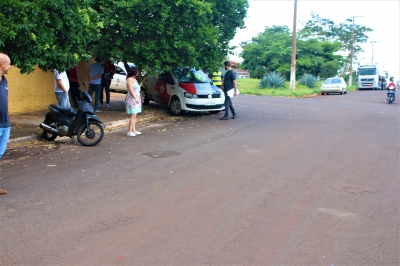 Polícia é chamada para retirar caminhões estacionados irregularmente em Ourinhos 