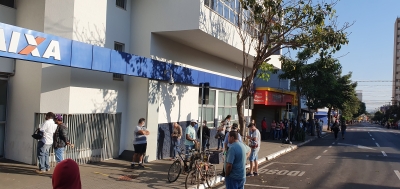 Caixa está aberta hoje para pagar auxílio emergencial e FGTS