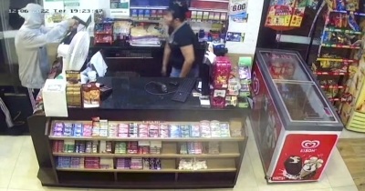 Jovens invadem e assaltam padaria com arma em Ourinhos; vídeo