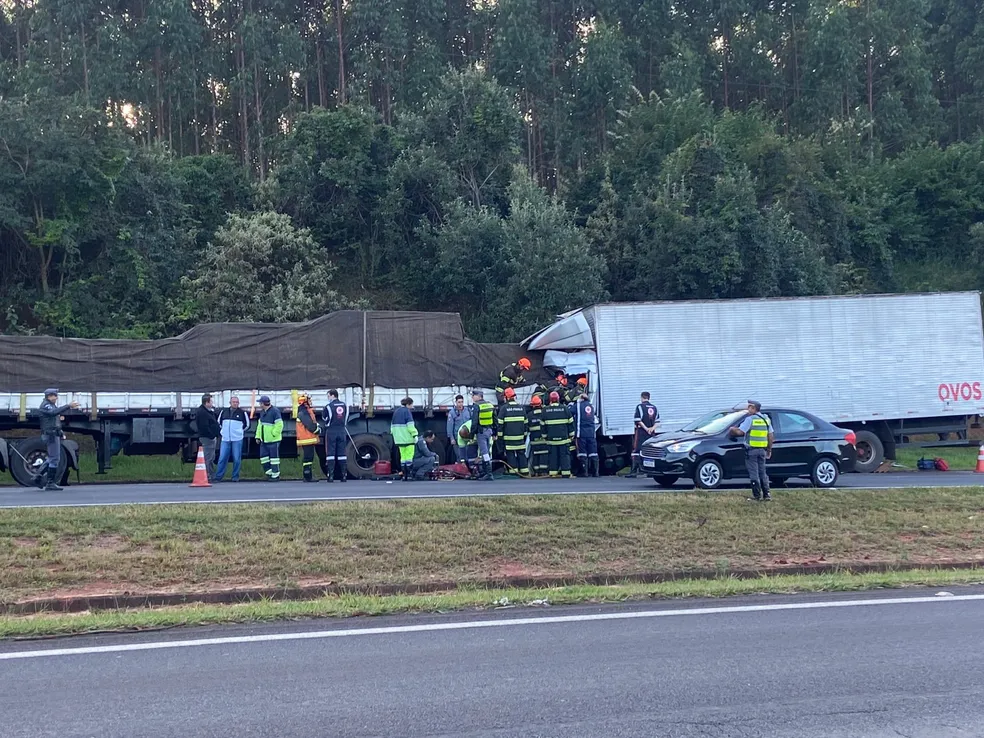 Caminhoneiro morre após colisão traseira em rodovia na região