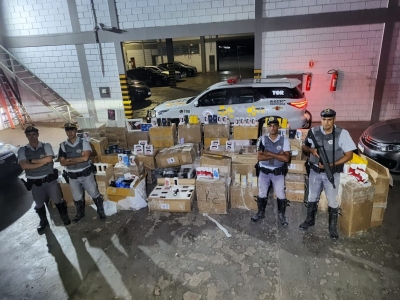 Polícia Rodoviária encontra mais de 10 mil equipamentos eletrônicos e prende indivíduo por descaminho em Santa Cruz do Rio Pardo