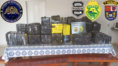 Policiais militares de Ourinhos participam de operação conjunta com a polícia do Paraná e apreendem mais de 400 kg de maconha, armas e munições e prendem um 