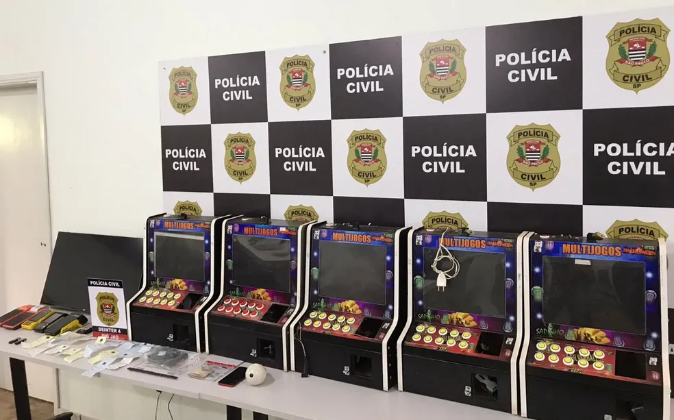 Operação de combate a jogos de azar apreende mais de 80 máquinas caça-níqueis em toda a região; em Ourinhos também teve apreensão 