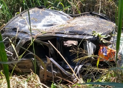 Carros batem de frente e deixam sete pessoas feridas em rodovia na região