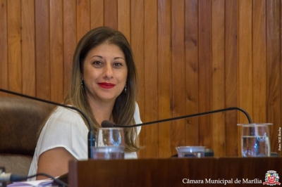 Vereadores de Marília arquivam processo contra a vereadora que foi acusada de dar "carteirada"