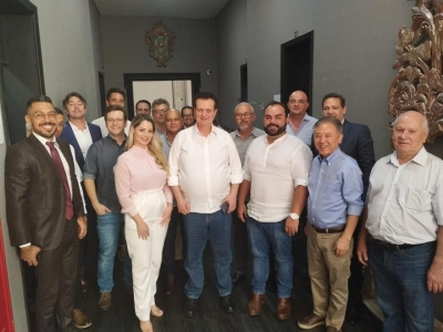 Comitiva de produtores rurais e prefeitos da região busca o fim da tributação do milho em audiência com Kassab em SP