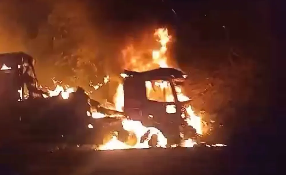 Criança e três mulheres morrem em acidente envolvendo caminhão, duas motos e carro na região