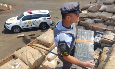 Polícia Rodoviária apreende grande quantidade de maconha em rodovia na região 