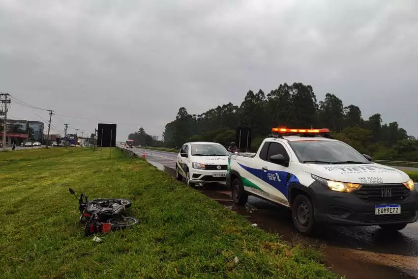 Mototaxista e passageiro morrem após colisão com caminhão-baú na região