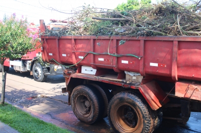 Bombeiros são chamados para apagar incêndio em caminhão da Prefeitura de Ourinhos 