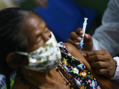 Anvisa retira obrigação de fase 3 no Brasil para autorizar vacina