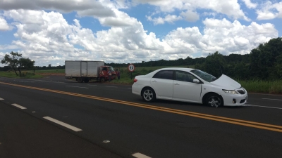 Carro e caminhão colidem em rodovia na região 