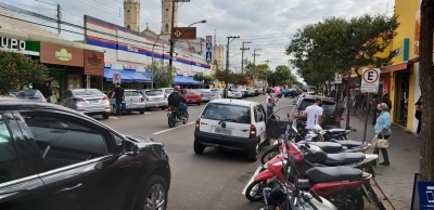 Ainda em fase amarela, comércio abre neste sábado das 9h às 13h