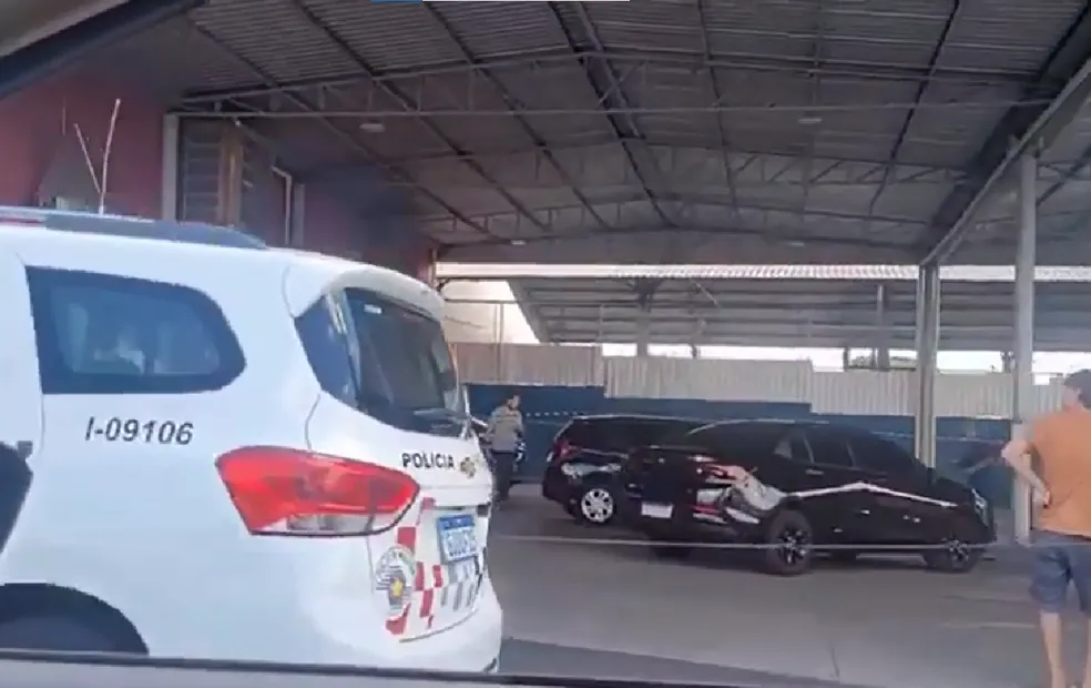 Homem morre atropelado em estacionamento de supermercado de Marília
