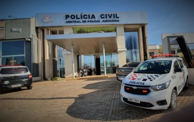 Casal é preso, após atropelar e agredir homem com bastões de madeira em Ourinhos 