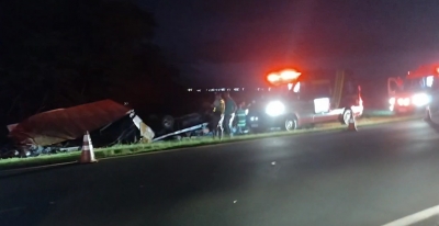 Motorista morre ao tombar caminhão com ração em vicinal de acesso à Rodovia Orlando Quagliato em Ourinhos 