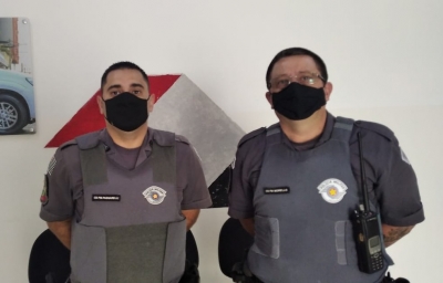 Com ajuda de policiais, grávida dá à luz dentro de casa na região