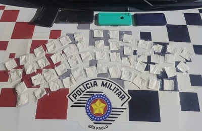 Jovem é detido com cocaína em ônibus na SP-225 em Santa Cruz do Rio Pardo 