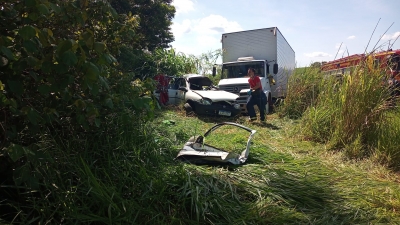 Morador de Bandeirantes morre em colisão entre carro e caminhão próximo à Ponte do Rio Laranjinha na BR-369