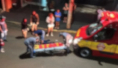 Adolescente fica ferido após ser espancado na região; vídeo mostra briga generalizada entre menores