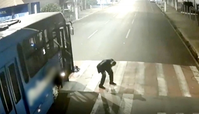 Depois de uma semana, acidente em que motociclista parou embaixo de ônibus em Ourinhos ganha repercussão 