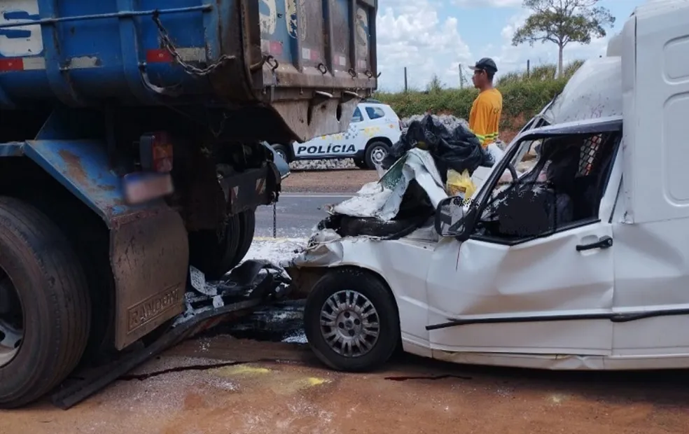Idoso morre ao bater na traseira de caminhão em rodovia na região 