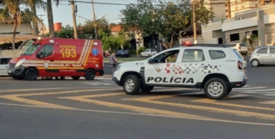 Motociclista fica ferido em colisão com carro em cruzamento da Expedicionário em Ourinhos 
