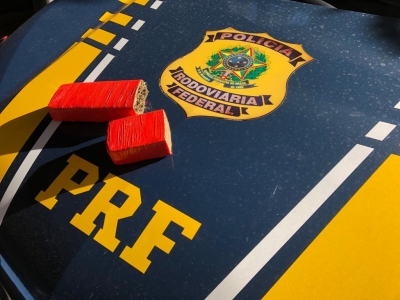 PRF prende homem que transportava maconha em ônibus escolar da Prefeitura de Campos Novos Paulista 