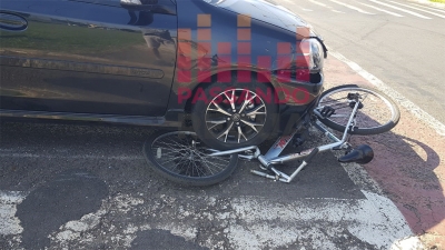 Ciclista fica ferido ao ser atingido por veículo em cruzamento em Ourinhos 