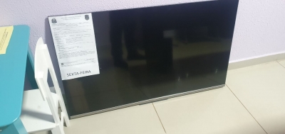 TV de 50 polegadas é encontrada na calçada por morador em Ourinhos 