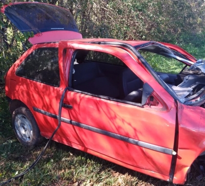 Jovem morre após sair de rodovia e capotar veículo no interior de SP