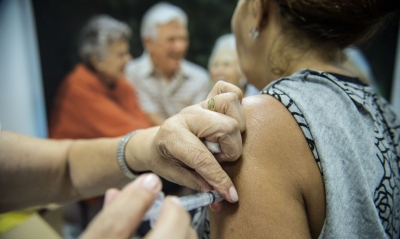 Ourinhos mantém vacinação contra a Covid em grupos prioritários e idosos de 60 anos ou mais nesta segunda, 17