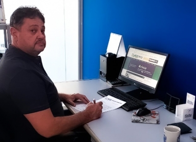 O último que sair apaga a luz