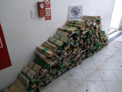 Polícia Rodoviária apreende mais de 860 quilos de maconha na região