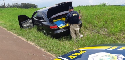 PRF apreende grande quantidade de maconha em veículo em rodovia em Chavantes 