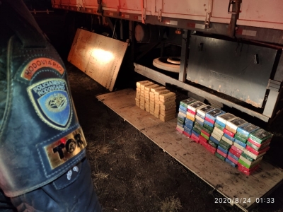 Polícia Rodoviária encontra mais de 140 kg de pasta base de cocaína em caminhão na SP-270 