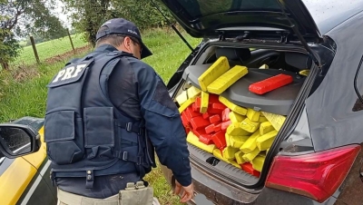 PRF de Ourinhos apreende quase meia tonelada de maconha em veículo roubado na BR-153 