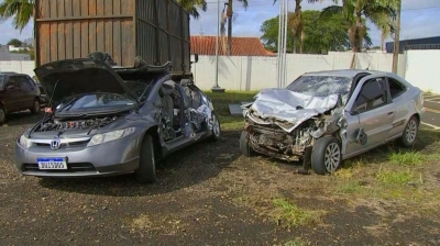 Colisão entre dois carros mata bebê e três adultos na Raposo Tavares
