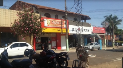 Bandidos armados roubam farmácia no centro de Ourinhos; um foi preso 