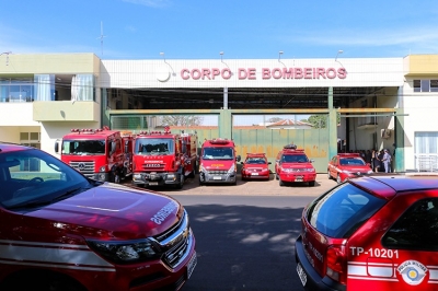 Bebê de 2 anos morre eletrocutado depois de achar fio no chão e colocá-lo na tomada na região 