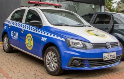 Motociclista bêbado e sem habilitação bate em carro e acaba preso em Ourinhos 