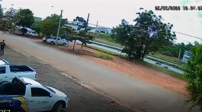 Vídeo mostra queda de motociclista em rodovia em Ourinhos 